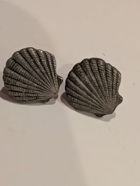 Clamshell Pewter Tone Earrings